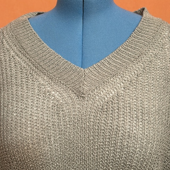 NWOT la Miel destructed v-neck sweater Seafoam green large - Picture 2 of 4